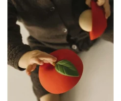 Oli & Carol Apple Juguete Apilable y Pelotita Sonajero