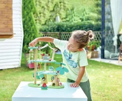 Niños Hape Cuartel General de Los Guardias Forestales